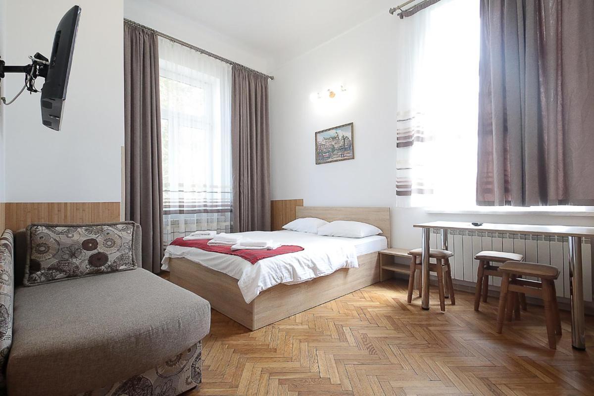 Buk Apartments On Doroshenka 29 Lviv Luaran gambar